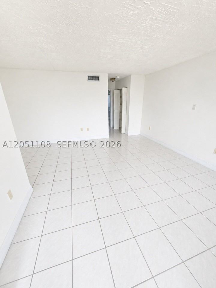 1655 W 44th Pl #304 - Photo 5 of 21