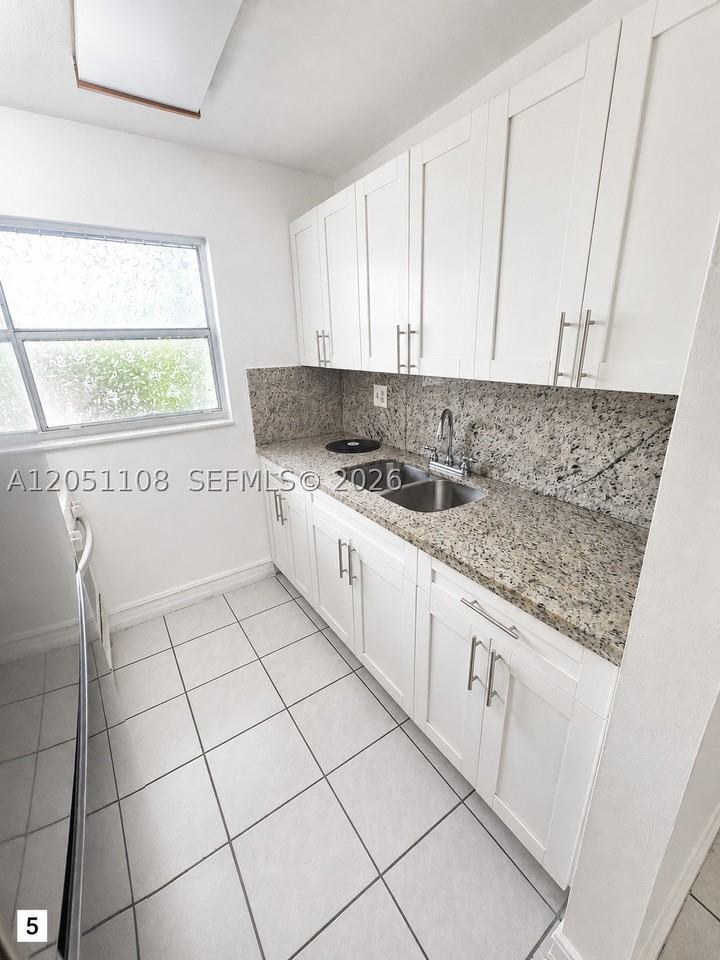 1655 W 44th Pl #304 - Photo 7 of 21