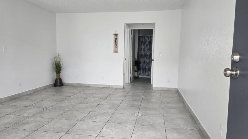 8545 Cedros Ave - Photo 3 of 8