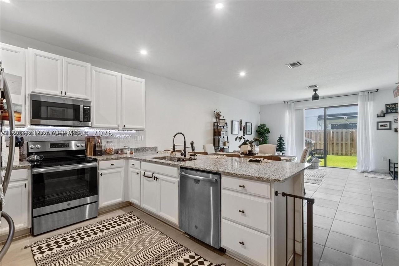 10934 Sw 235th St - Photo 5 of 31