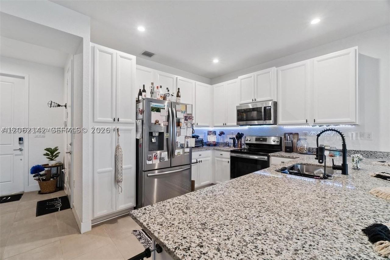 10934 Sw 235th St - Photo 6 of 31