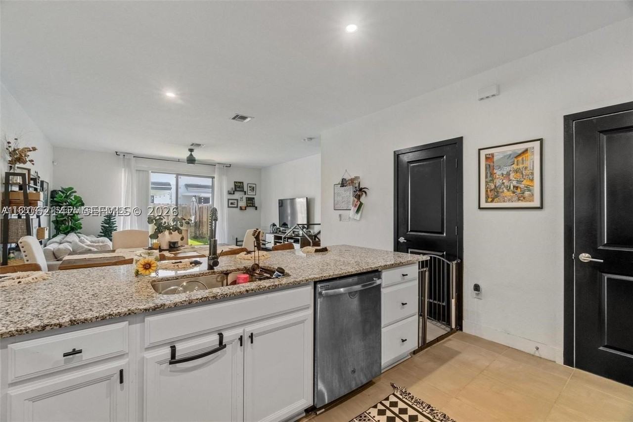 10934 Sw 235th St - Photo 7 of 31