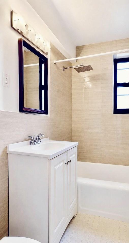 1119 Ocean Pkwy - Photo 6 of 10
