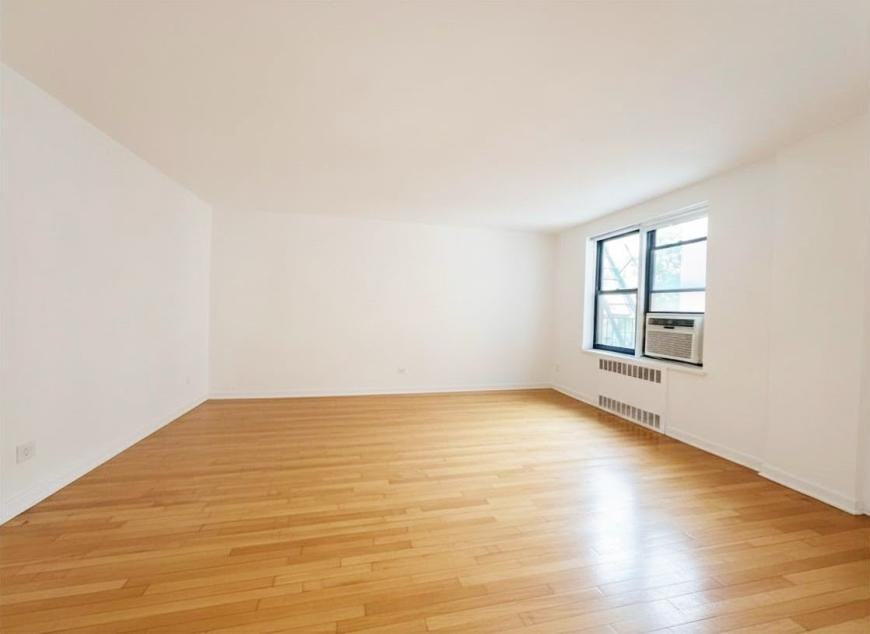 1119 Ocean Pkwy - Photo 7 of 10