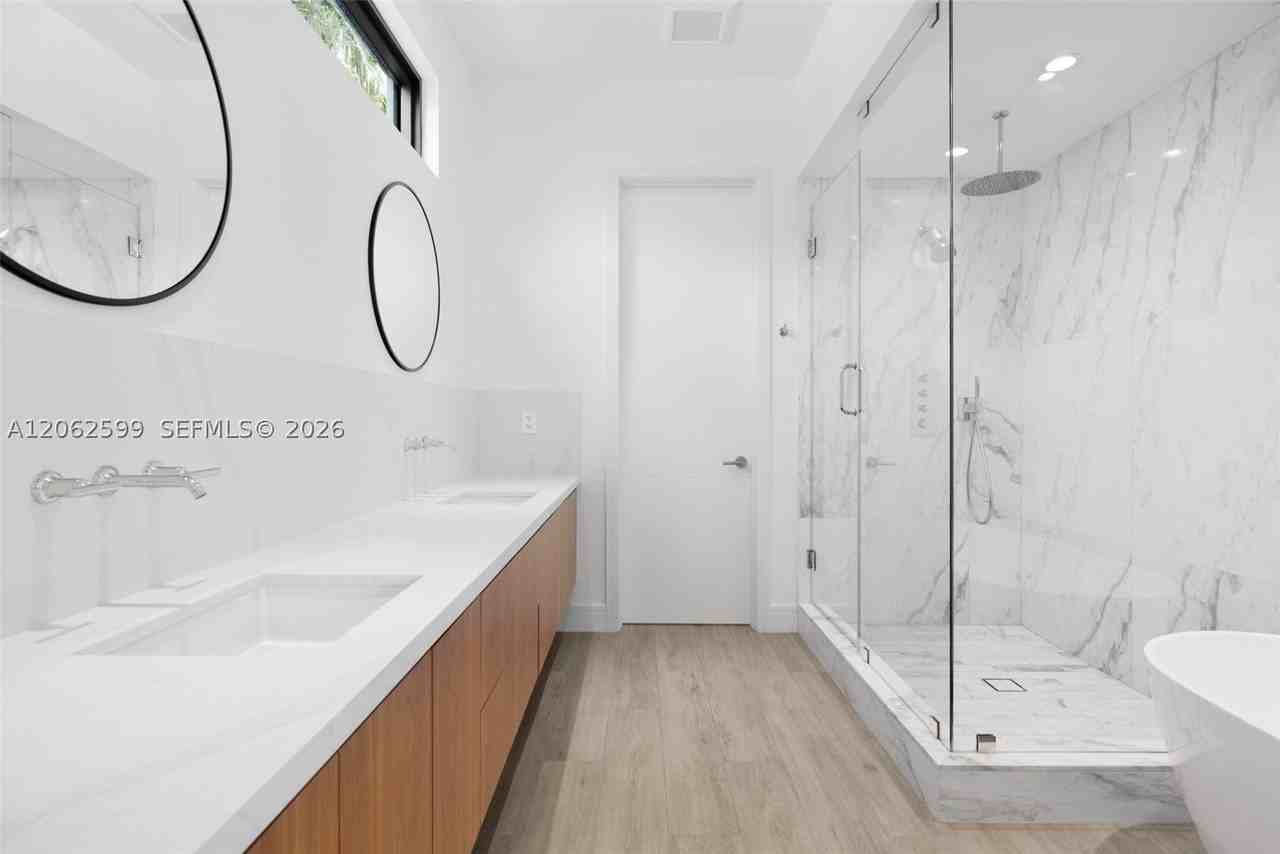 2992 Coconut Ave - Photo 7 of 27