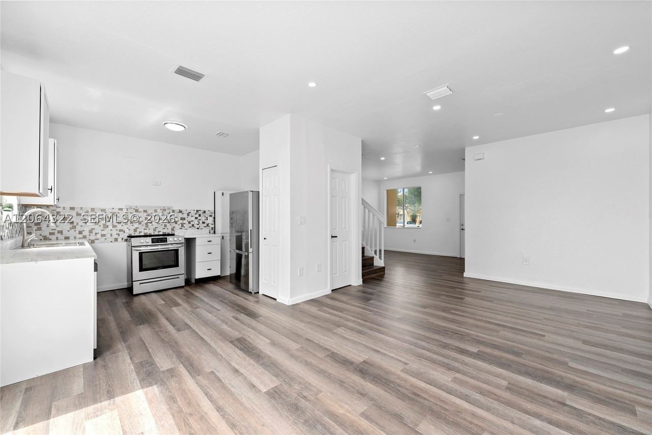 2445 Se 14th Ave #375 - Photo 2 of 9