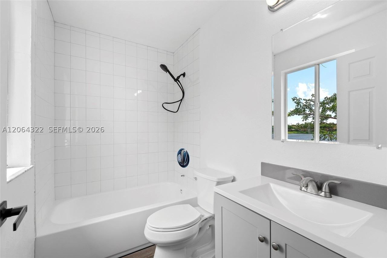 2445 Se 14th Ave #375 - Photo 6 of 9