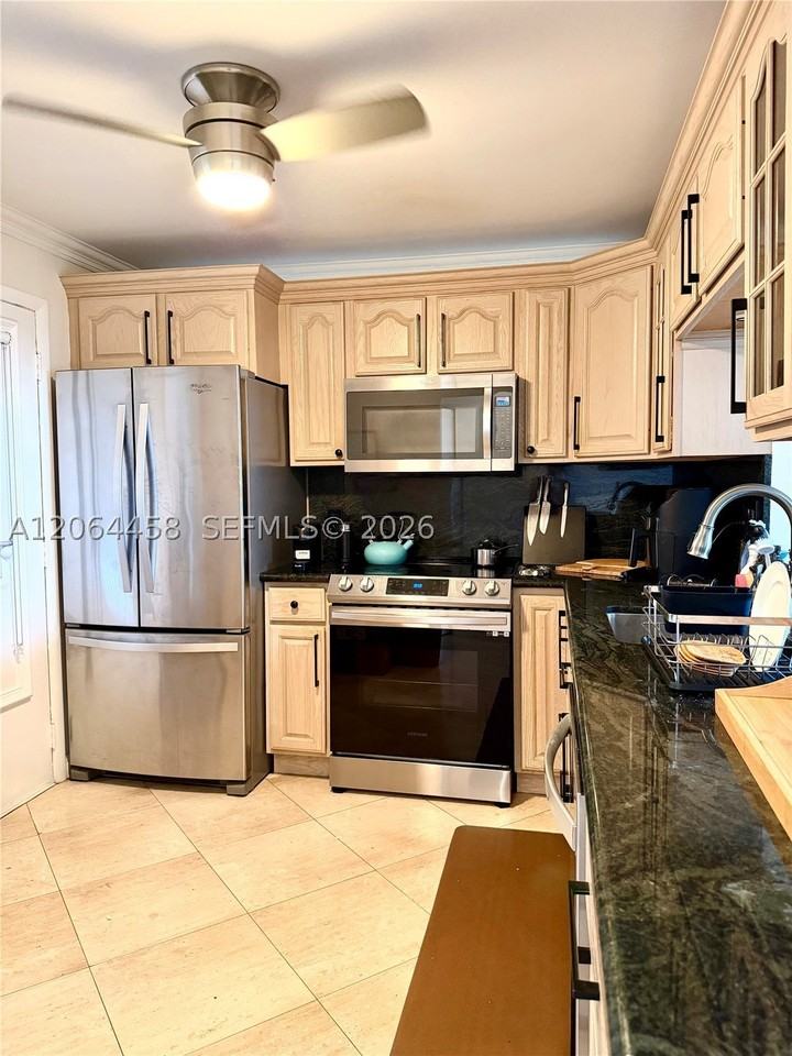 3750 Ne 169th St #311 - Photo 4 of 13