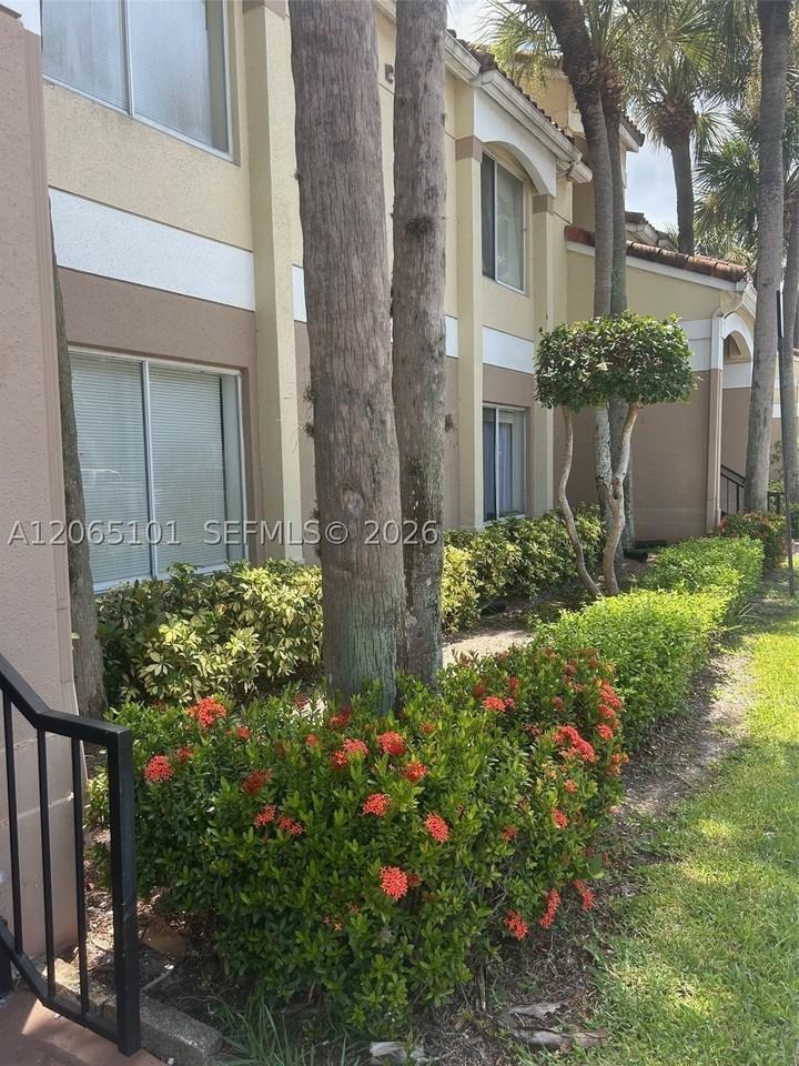 815 W Boynton Beach Blvd #2-202 - Photo 2 of 21