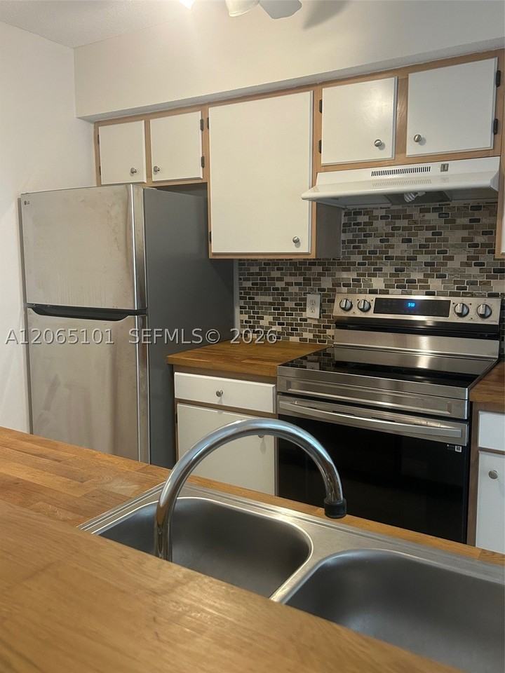 815 W Boynton Beach Blvd #2-202 - Photo 3 of 21