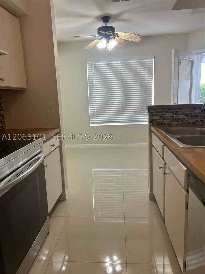 815 W Boynton Beach Blvd #2-202 - Photo 6 of 21