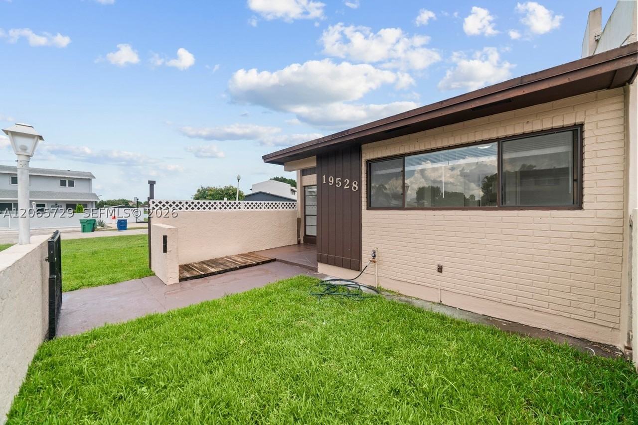 19528 Nw 55th Circle Pl #19528 - Photo 4 of 24