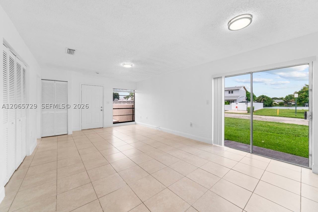 19528 Nw 55th Circle Pl #19528 - Photo 5 of 24