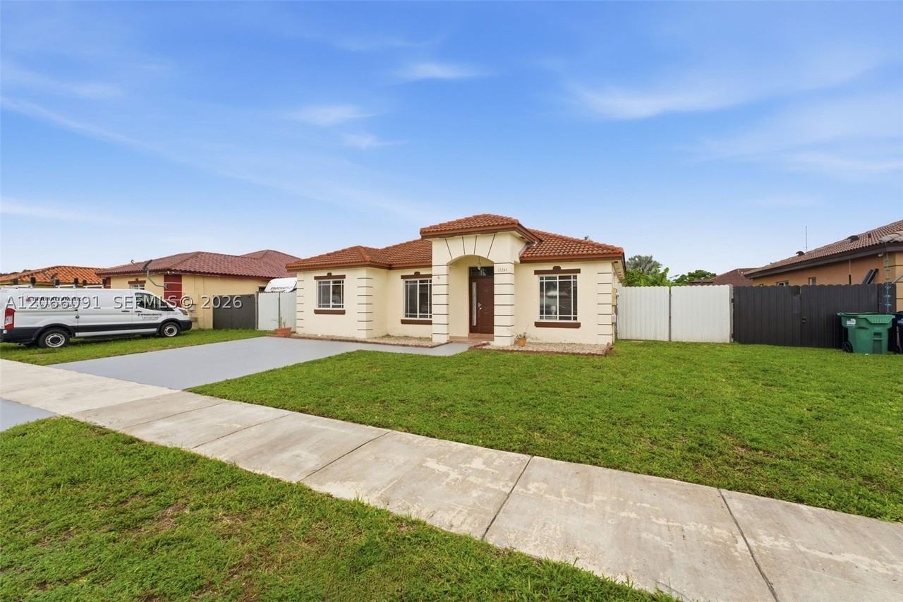 13243 Sw 252nd Ln - Photo 2 of 26