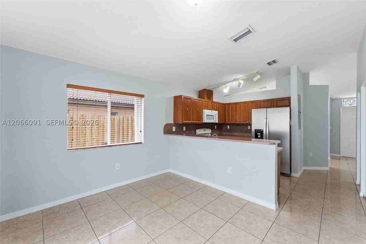 13243 Sw 252nd Ln - Photo 5 of 26