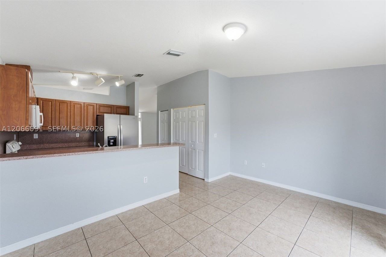 13243 Sw 252nd Ln - Photo 6 of 26