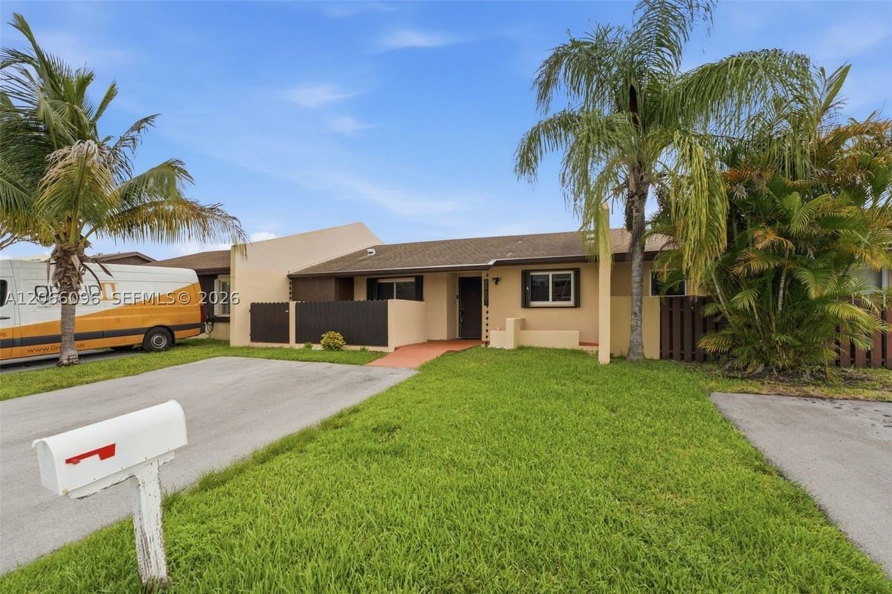 11601 Sw 123rd Ave - Photo 3 of 26