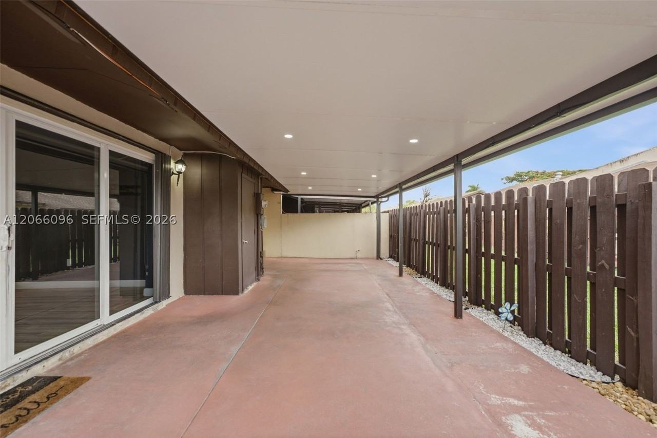 11601 Sw 123rd Ave - Photo 5 of 26