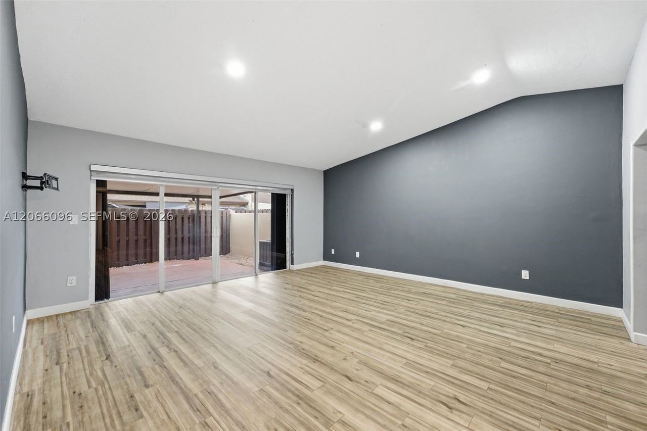 11601 Sw 123rd Ave - Photo 6 of 26