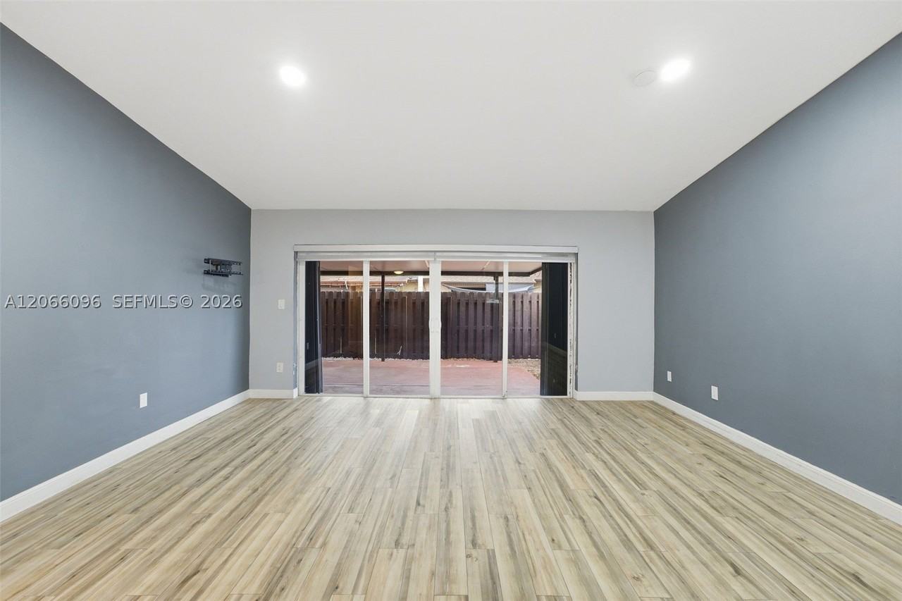 11601 Sw 123rd Ave - Photo 7 of 26