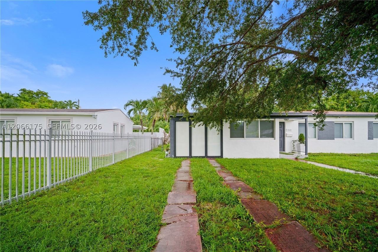 1545 Nw 130th St - Photo 4 of 17
