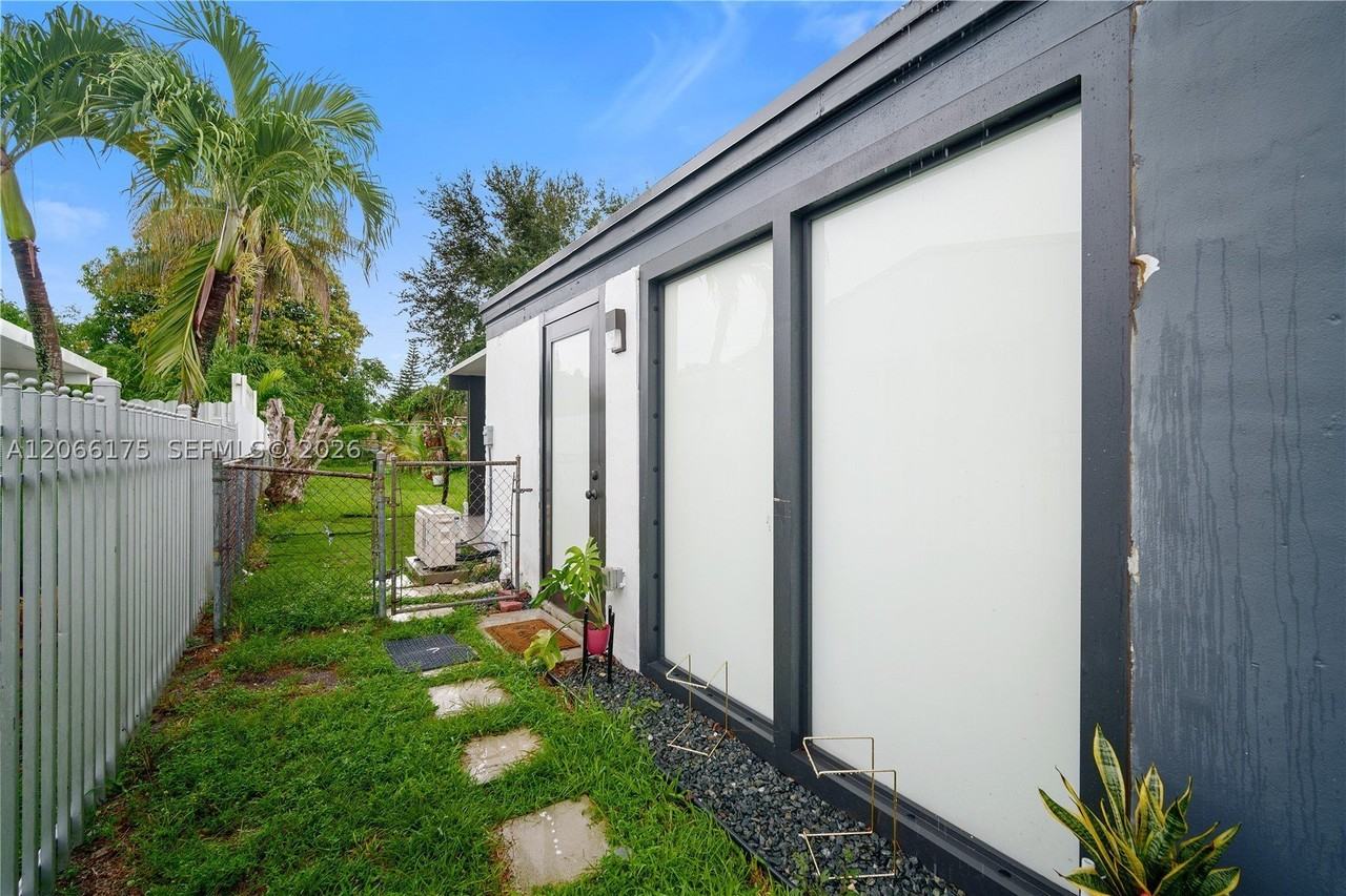 1545 Nw 130th St - Photo 5 of 17