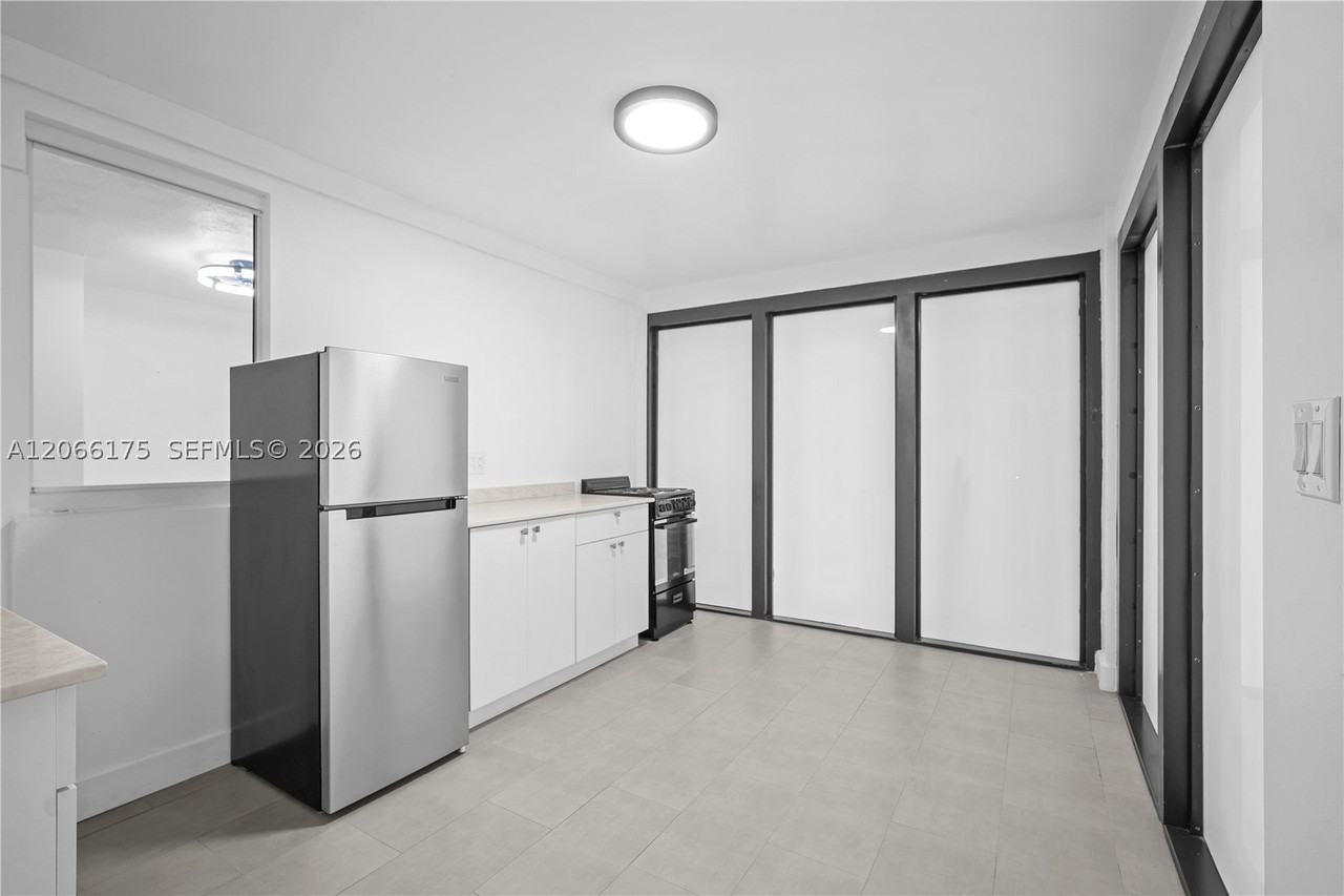 1545 Nw 130th St - Photo 6 of 17