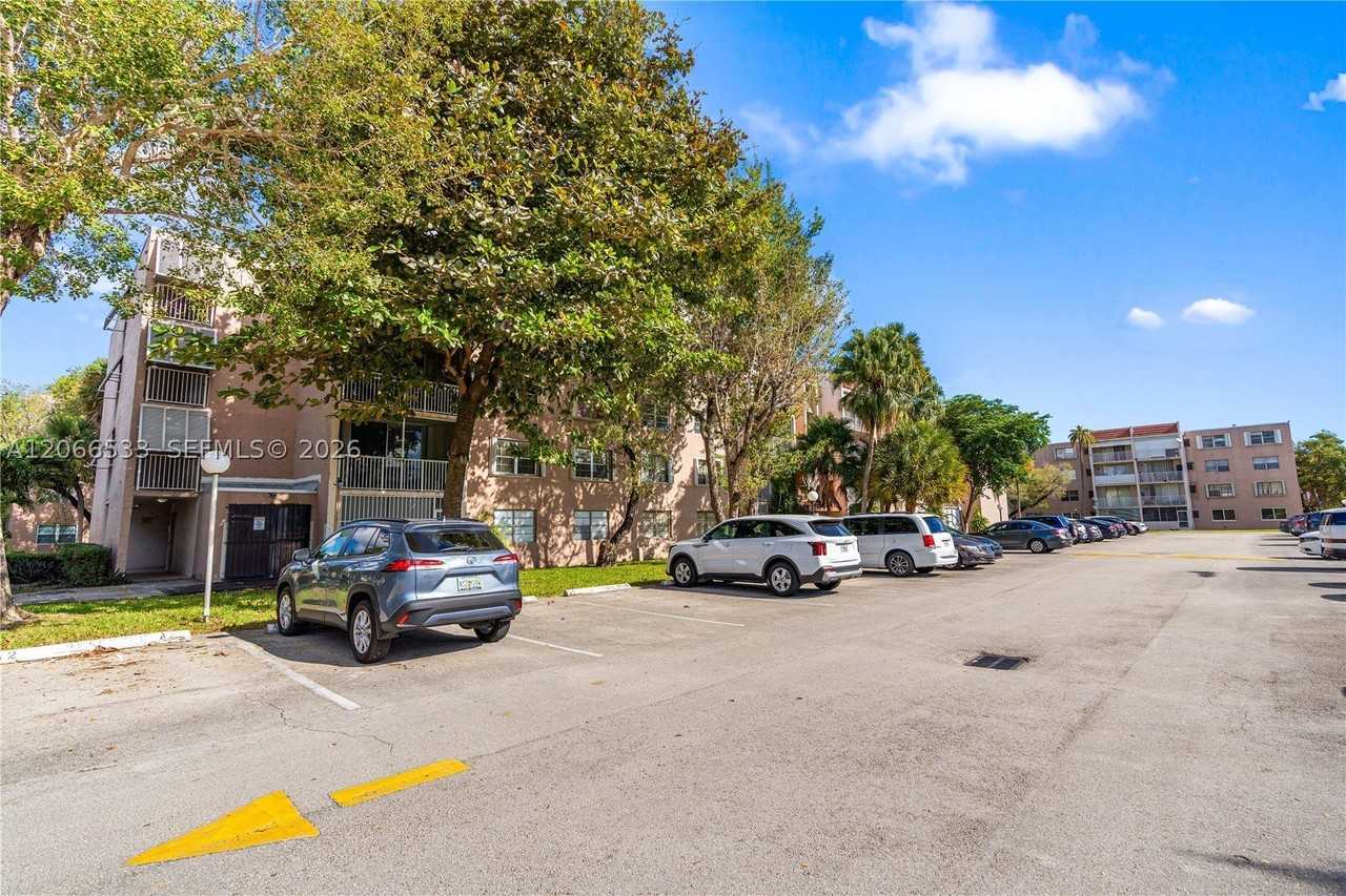 8501 Nw 8th St #106 - Photo 3 of 27