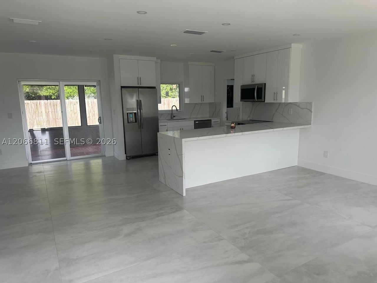 771 Nw 15th St - Photo 5 of 11