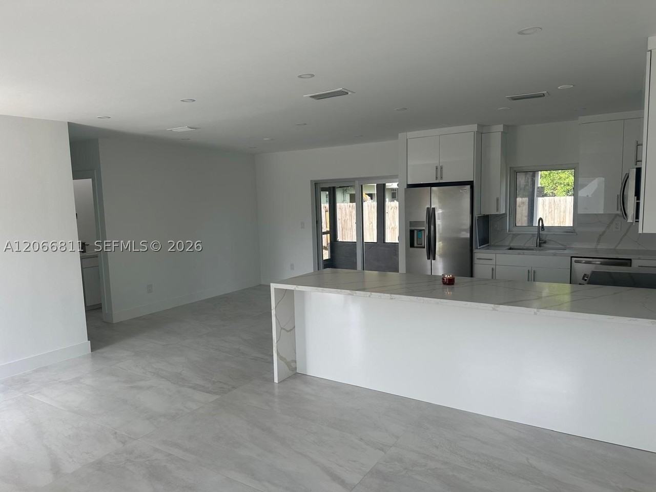 771 Nw 15th St - Photo 6 of 11