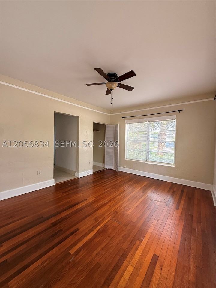 670 W 46th St #5 - Photo 5 of 5
