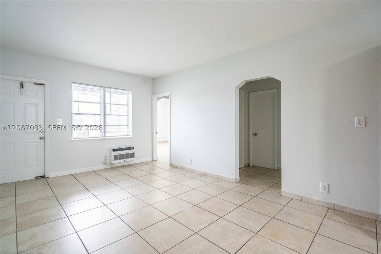 1208 71st St #8 - Photo 3 of 19