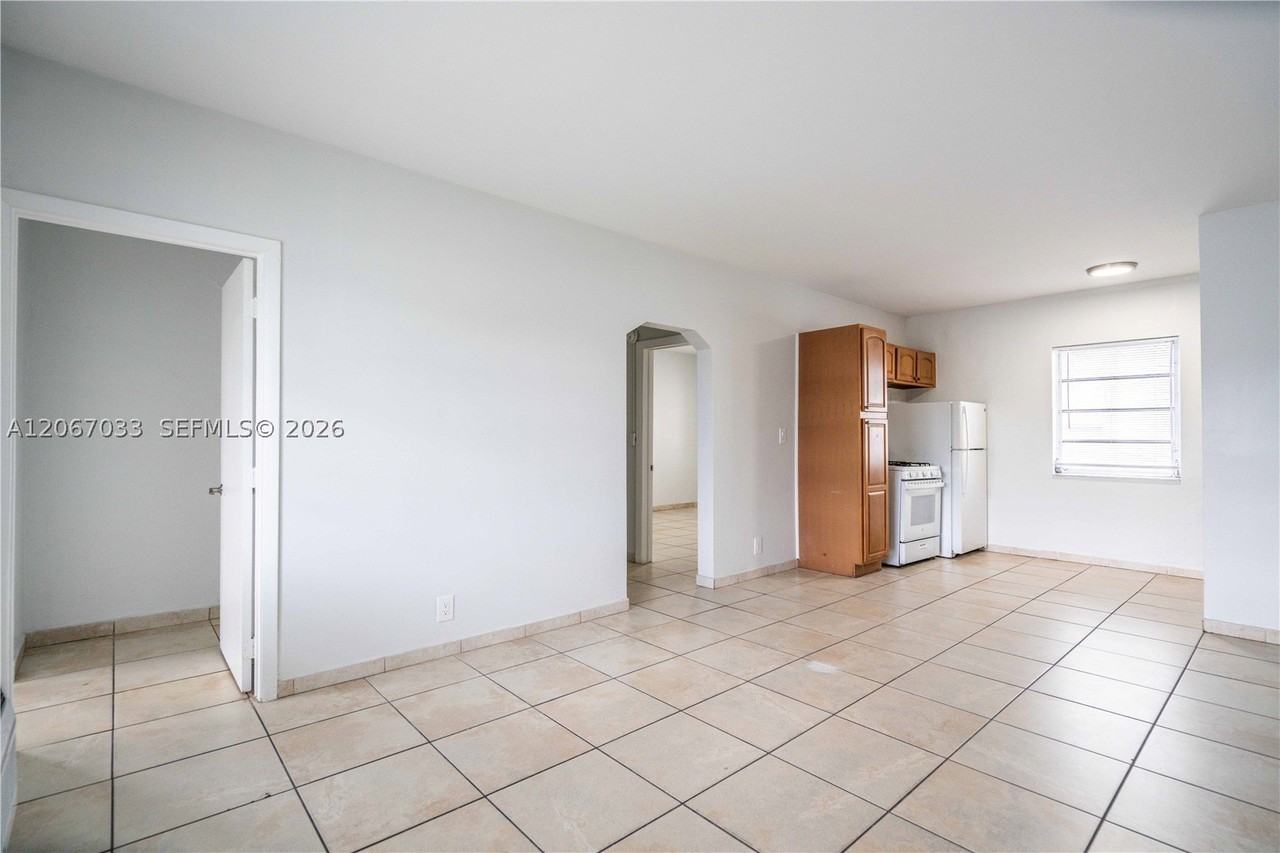 1208 71st St #8 - Photo 5 of 19
