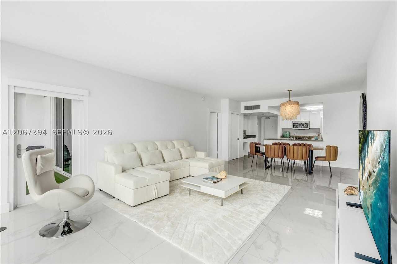 10275 Collins Ave #916 - Photo 3 of 31