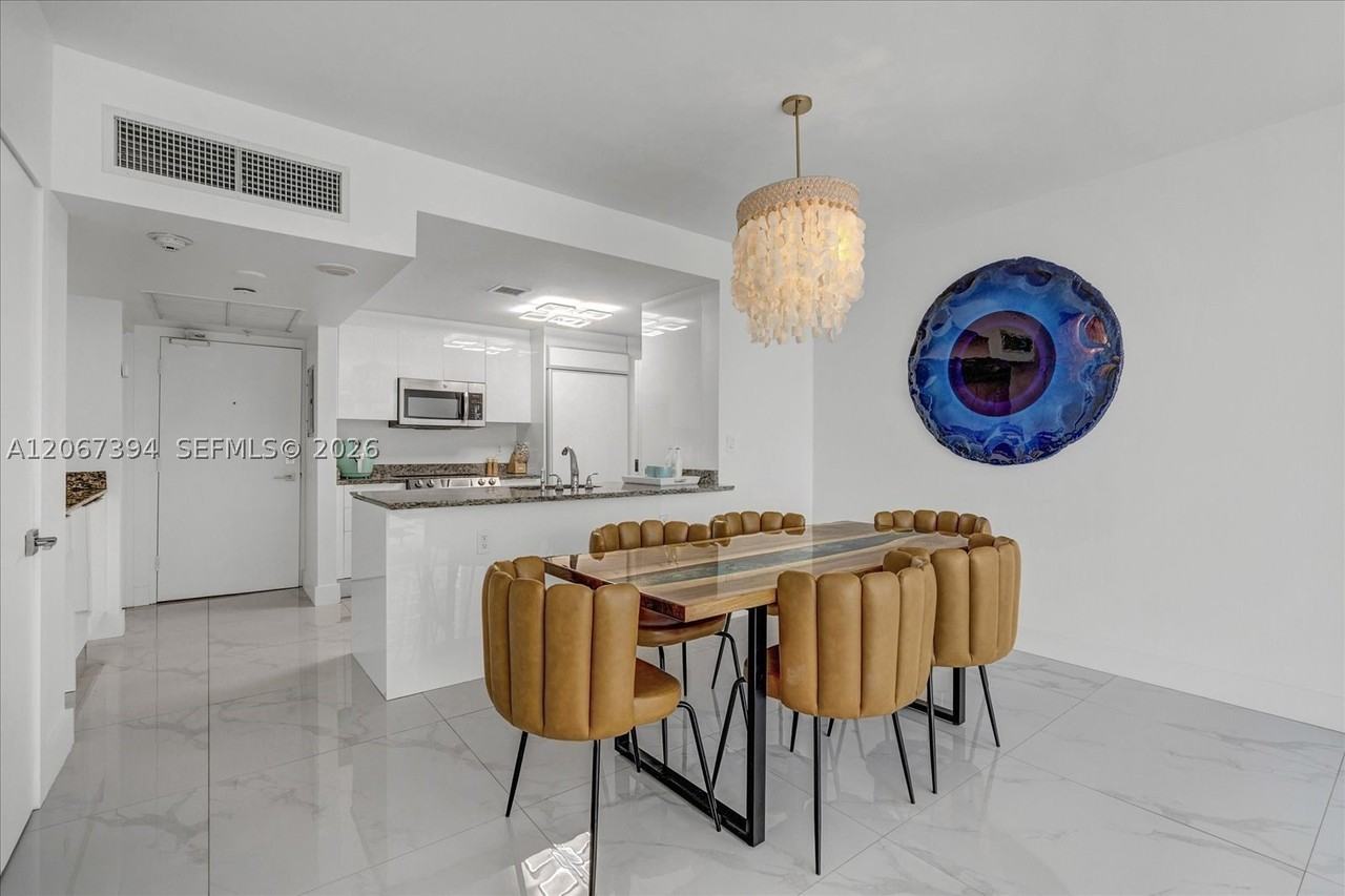 10275 Collins Ave #916 - Photo 5 of 31