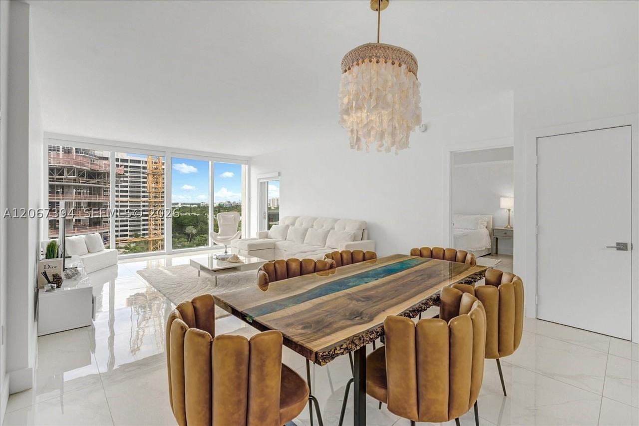 10275 Collins Ave #916 - Photo 7 of 31