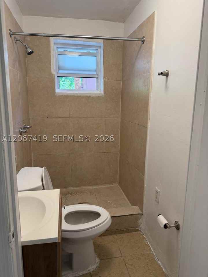 900 Nw 121st St - Photo 4 of 12