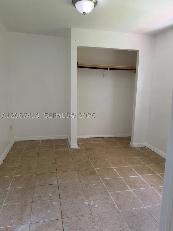 900 Nw 121st St - Photo 6 of 12