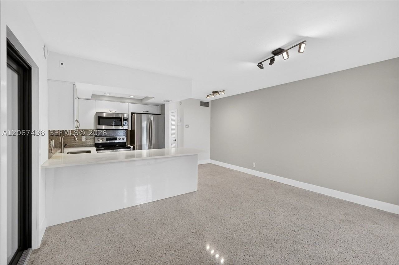 2190 Ne 51st Ct #105 - Photo 4 of 36