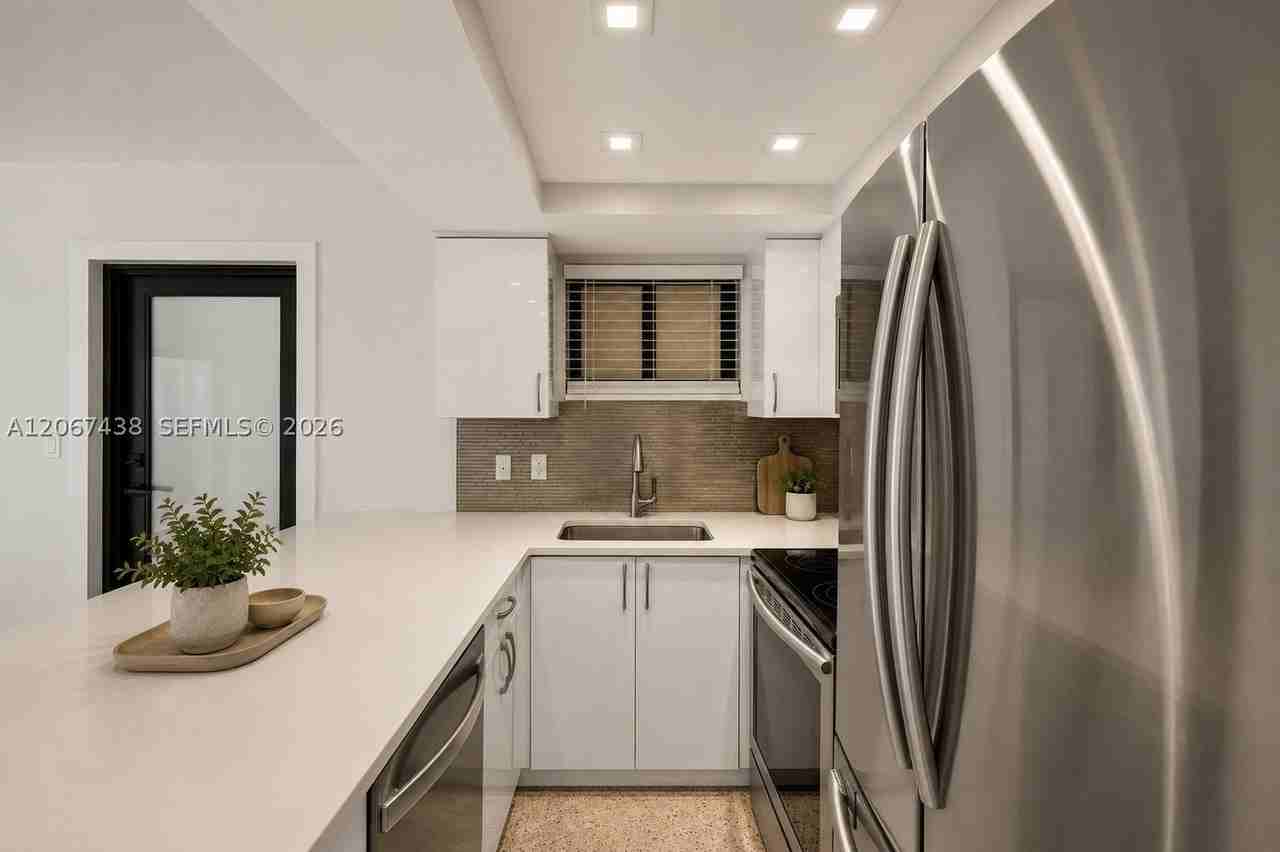 2190 Ne 51st Ct #105 - Photo 7 of 36