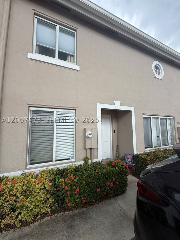 128 Riviera Cir #128