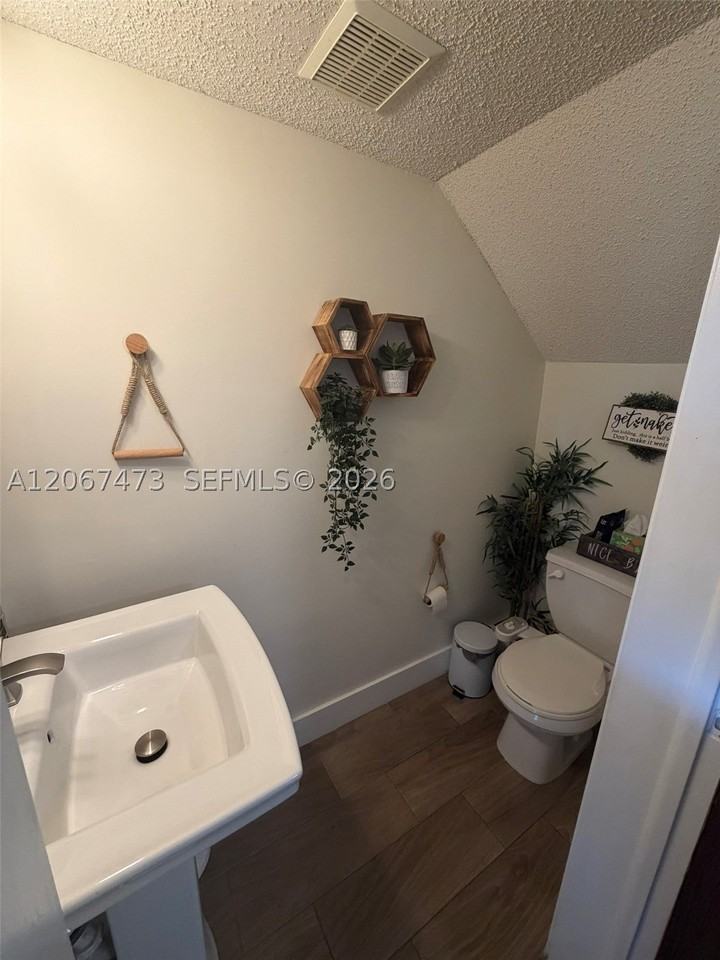 128 Riviera Cir #128 - Photo 4 of 21