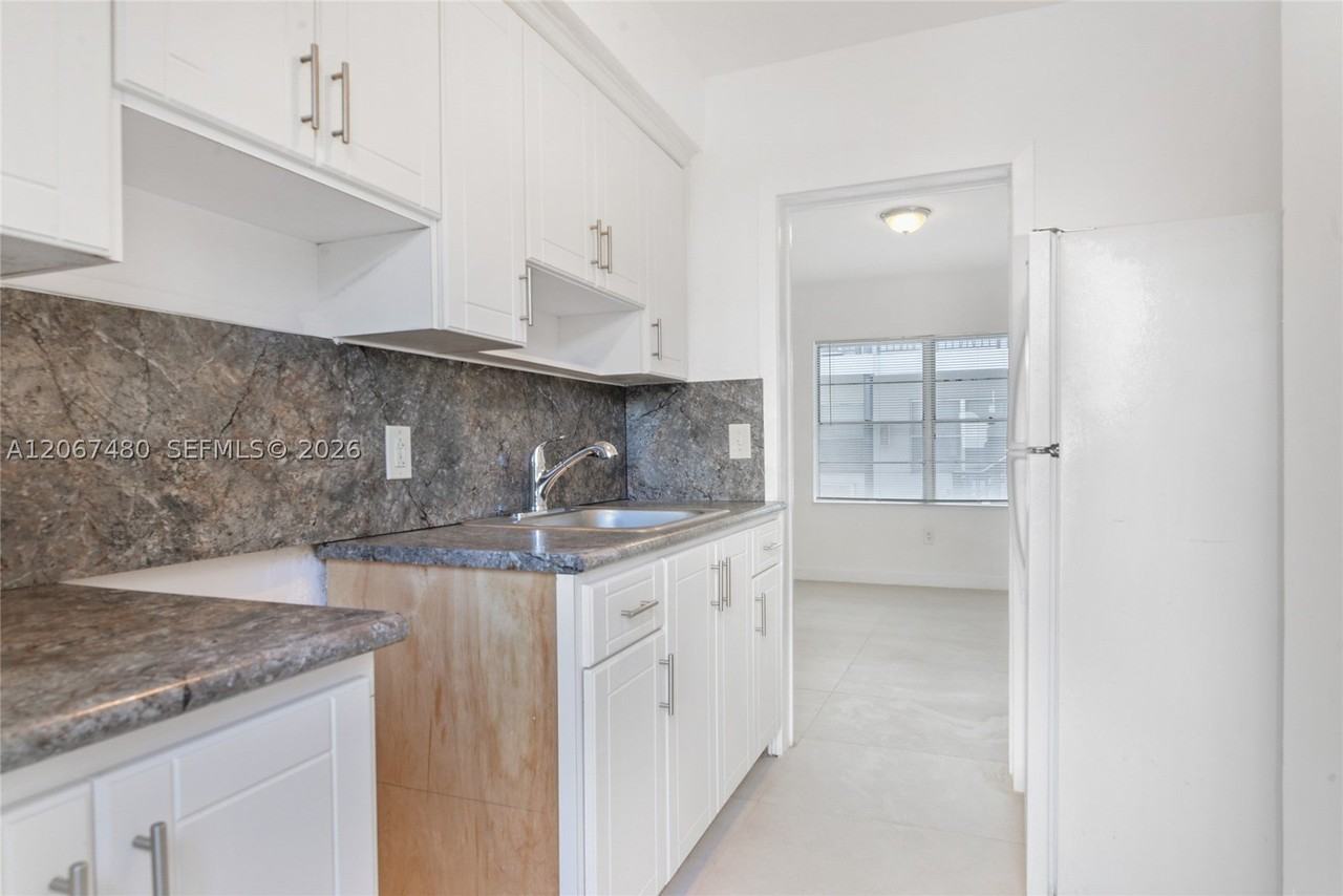 974 Biarritz Dr #11 - Photo 6 of 10