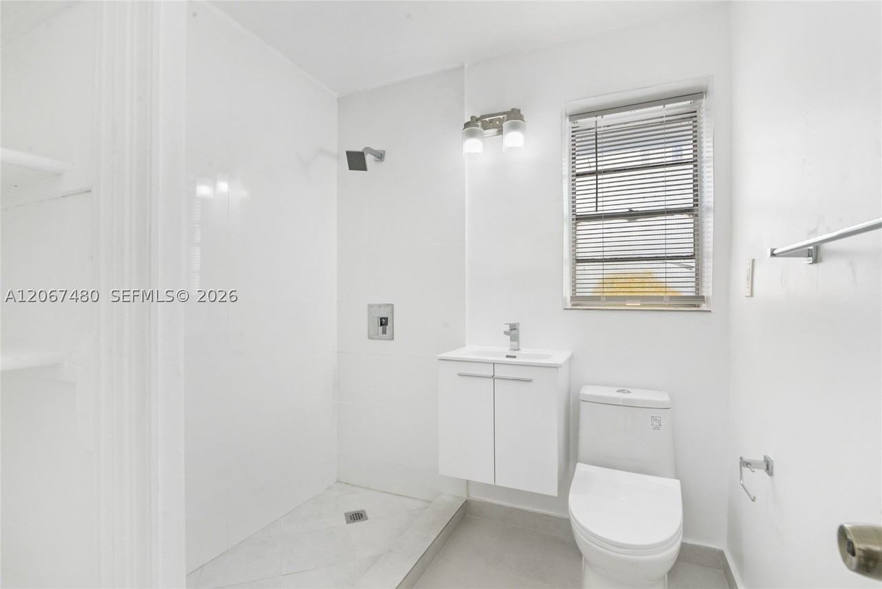 974 Biarritz Dr #11 - Photo 7 of 10