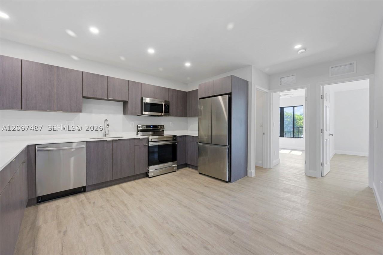 349 Nw 40th St #203 - Photo 3 of 15