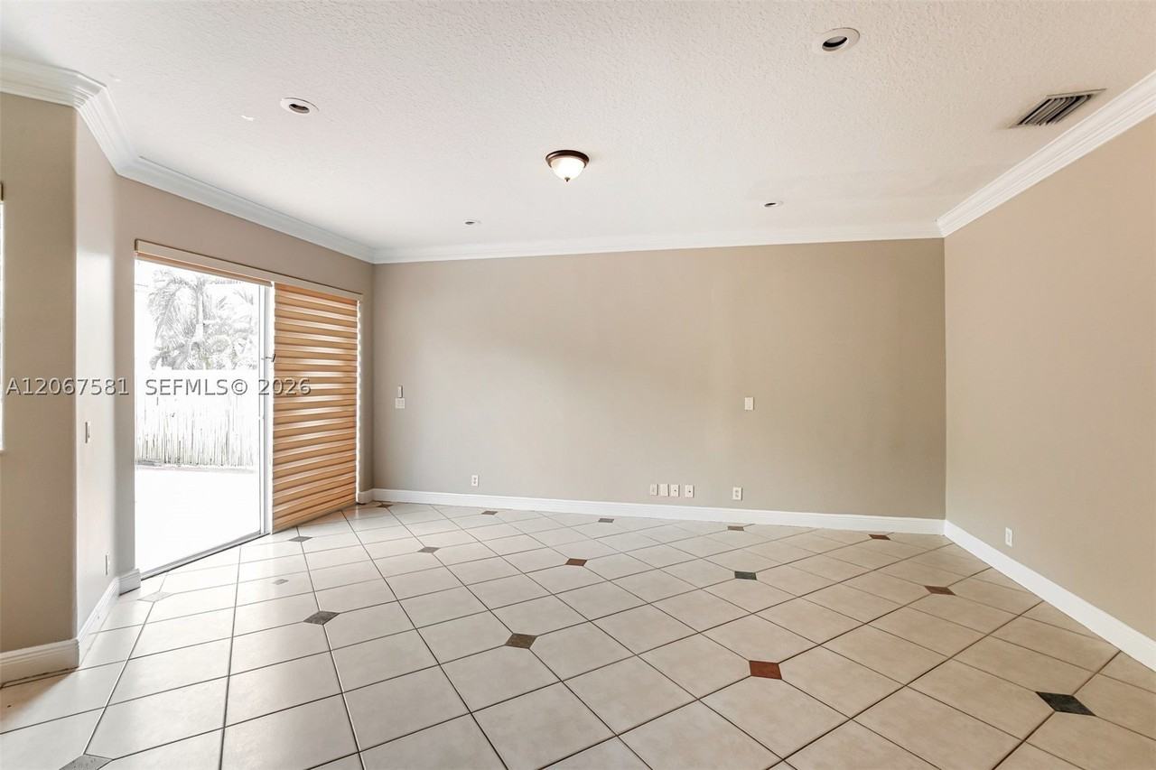 16324 Sw 15th St - Photo 2 of 18