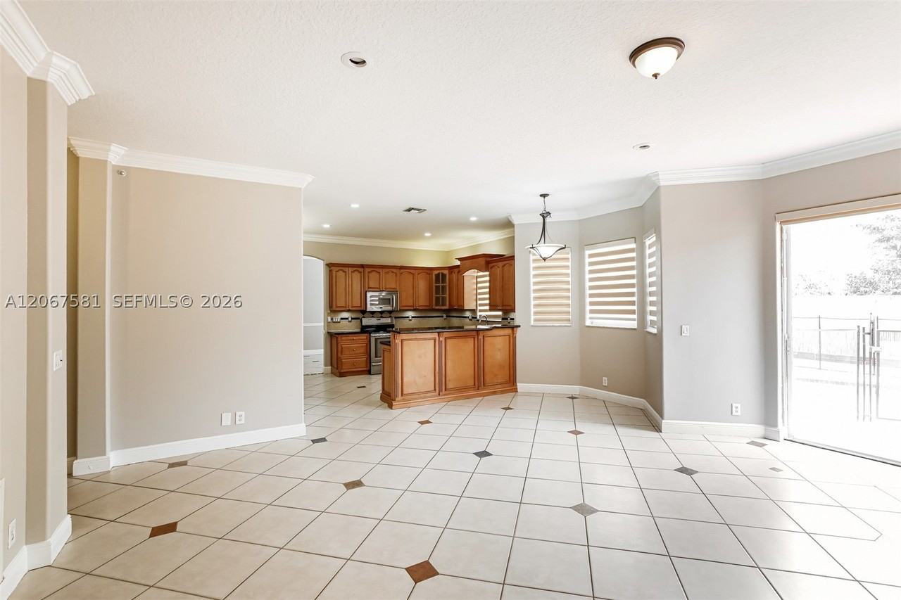 16324 Sw 15th St - Photo 4 of 18