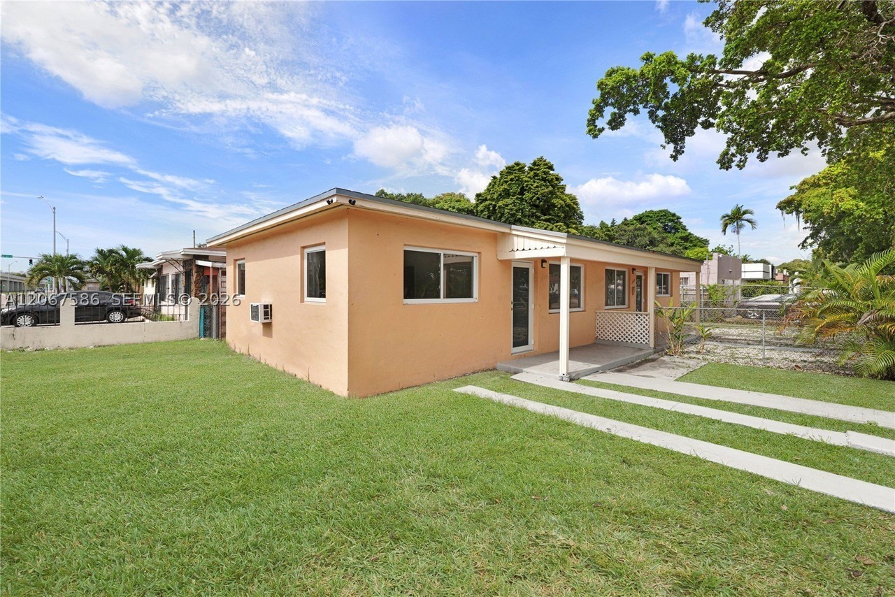1202 Nw 34th St #1202 - Photo 3 of 15