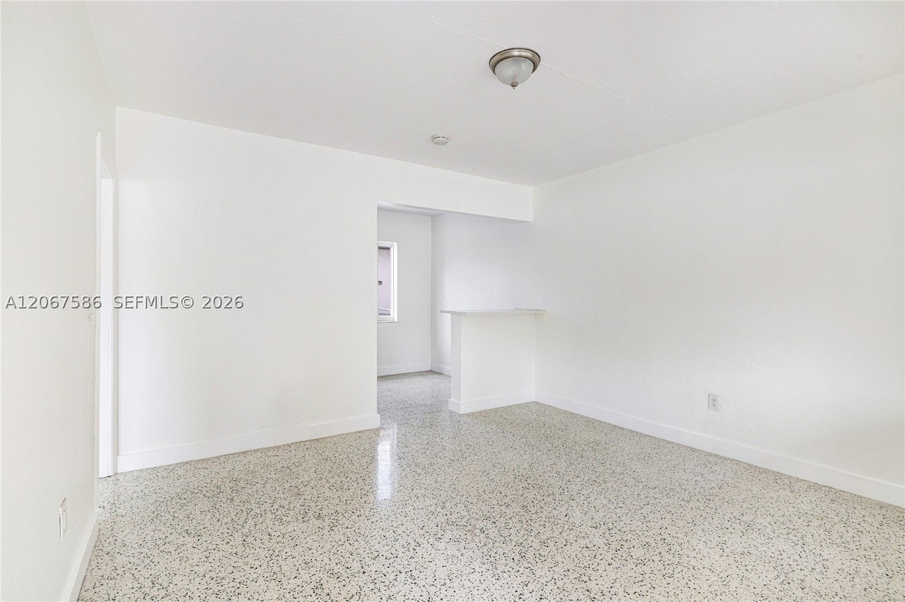 1202 Nw 34th St #1202 - Photo 5 of 15