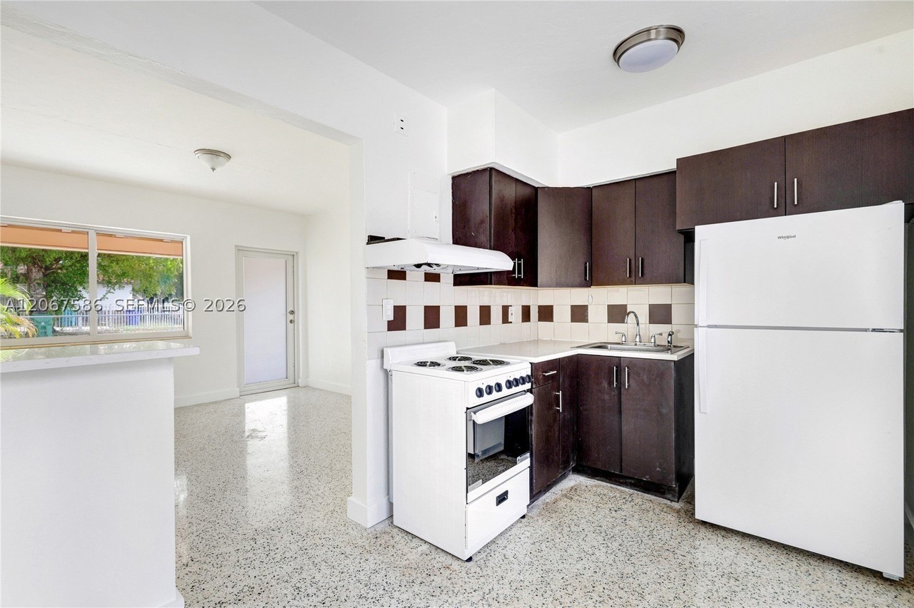 1202 Nw 34th St #1202 - Photo 7 of 15
